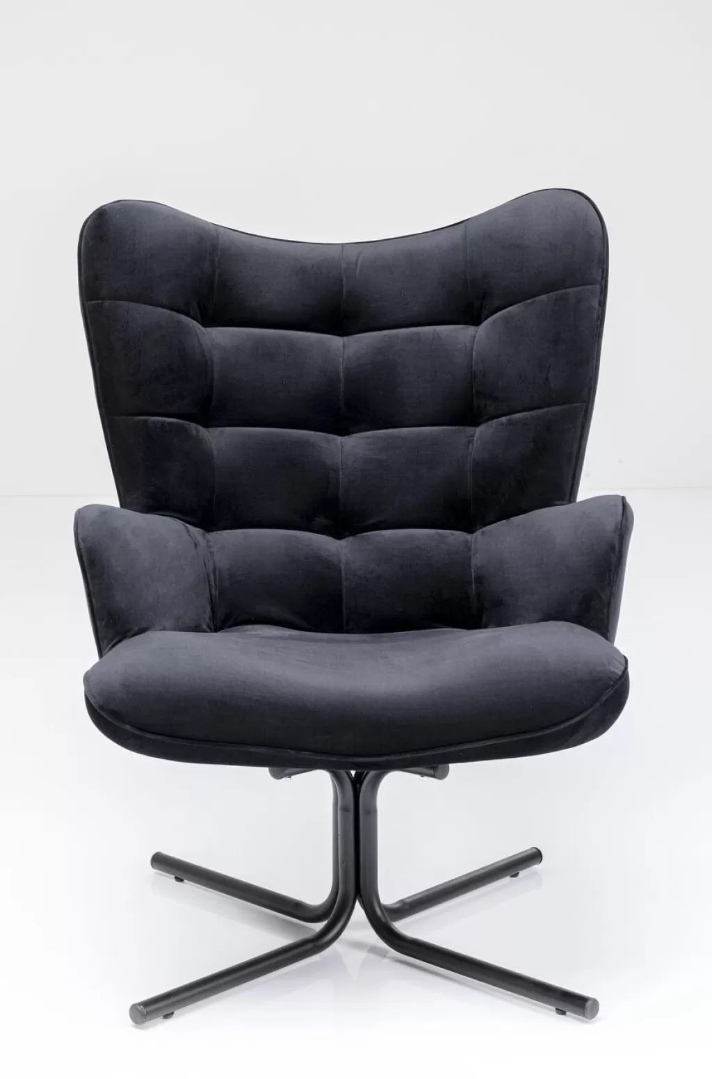 Fauteuil pivotant Oscar en velours noir – Design intemporel et confort premium par KARE