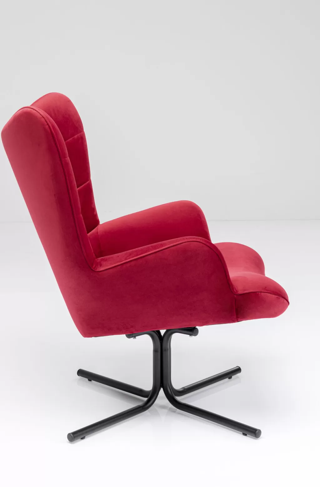 Fauteuil pivotant Oscar velours rouge par KARE Design - Assise ergonomique et style scandinave raffiné