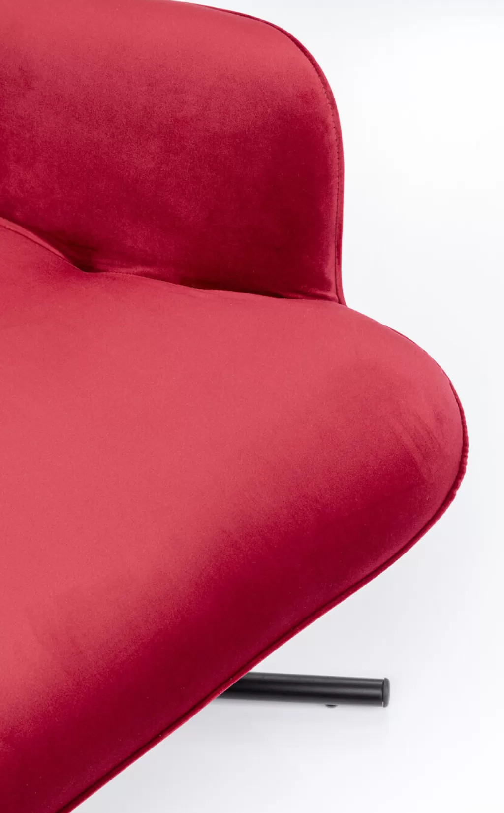 Fauteuil pivotant Oscar velours rouge par KARE Design - Assise ergonomique et style scandinave raffiné