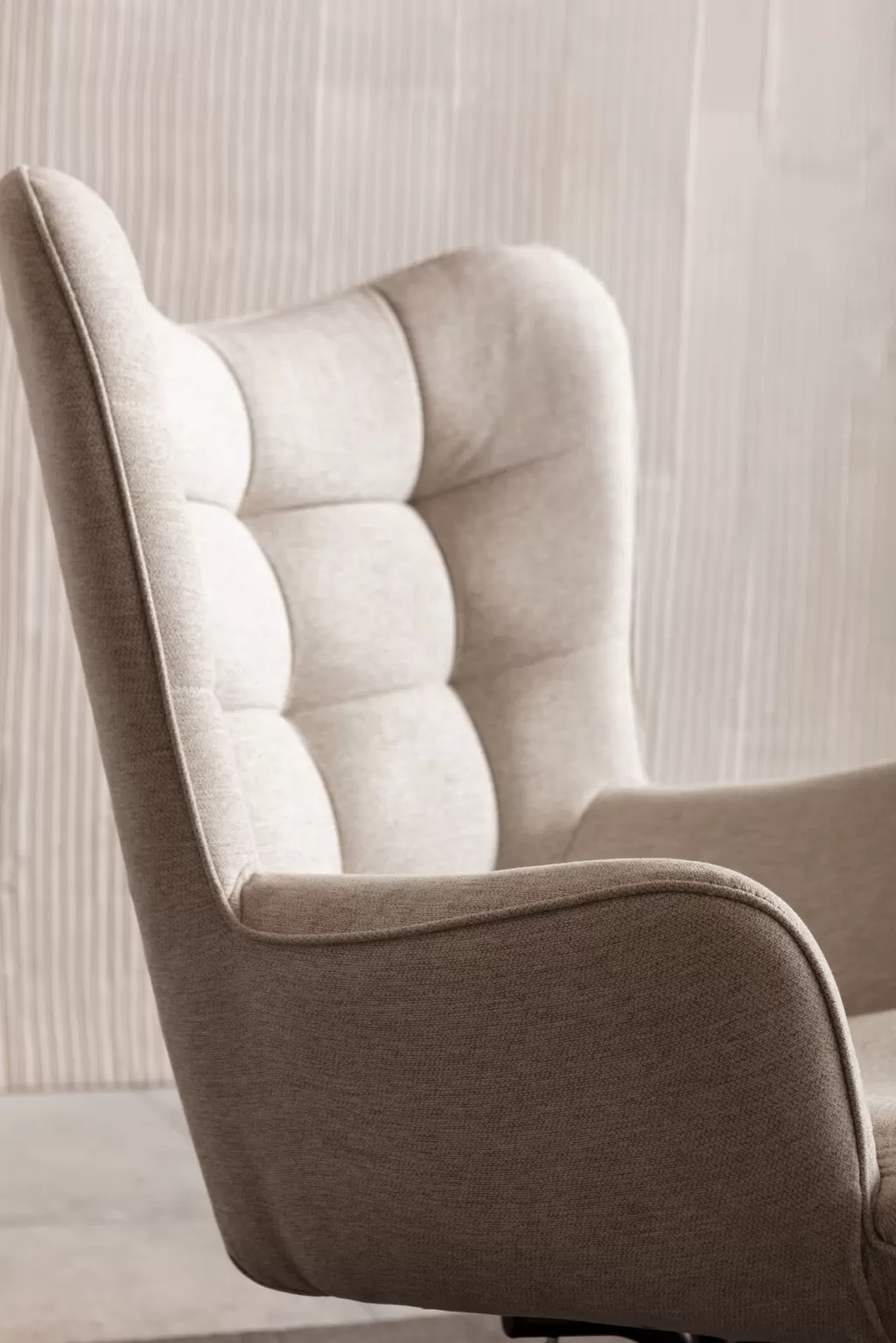 Fauteuil pivotant Oscar design scandinave - Cuir souple crème par KARE, Confort ergonomique ajustable