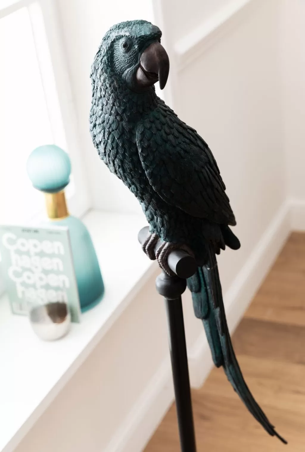 Perroquet Majestueux Turquoise - Objet Décoratif Élégant sur Pied par KARE Design