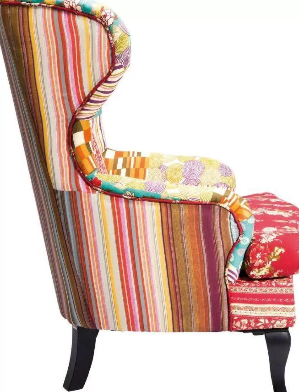 Fauteuil design confortable en patchwork de tissus assortis - Style KARE avec accents rubis vibrants, idéal pour espaces cosy