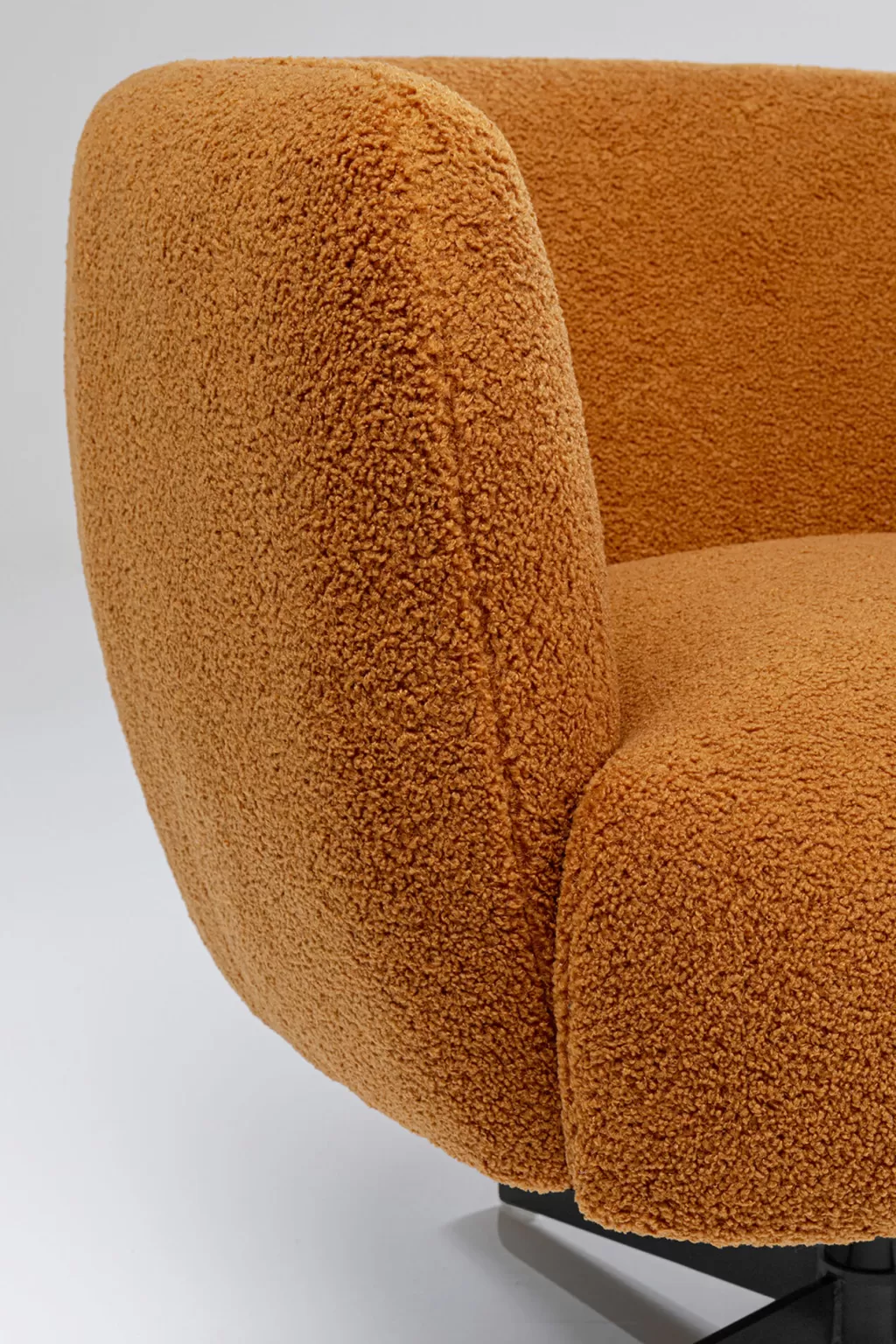 Fauteuil Tournant 360° Doux en Peluche Teddy - Design Élégant KARE Peony, Tissu Duveteux Brun Châtain, Confort Enveloppant Haut de Gamme