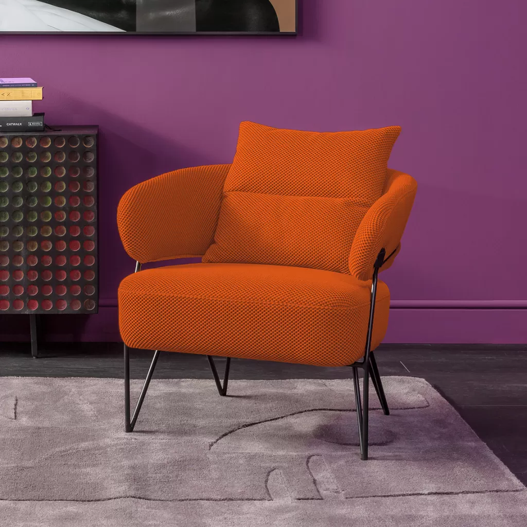 Fauteuil design PEPPO par KARE - Assise ergonomique en tissu orange vif, style contemporain pour salon cosy