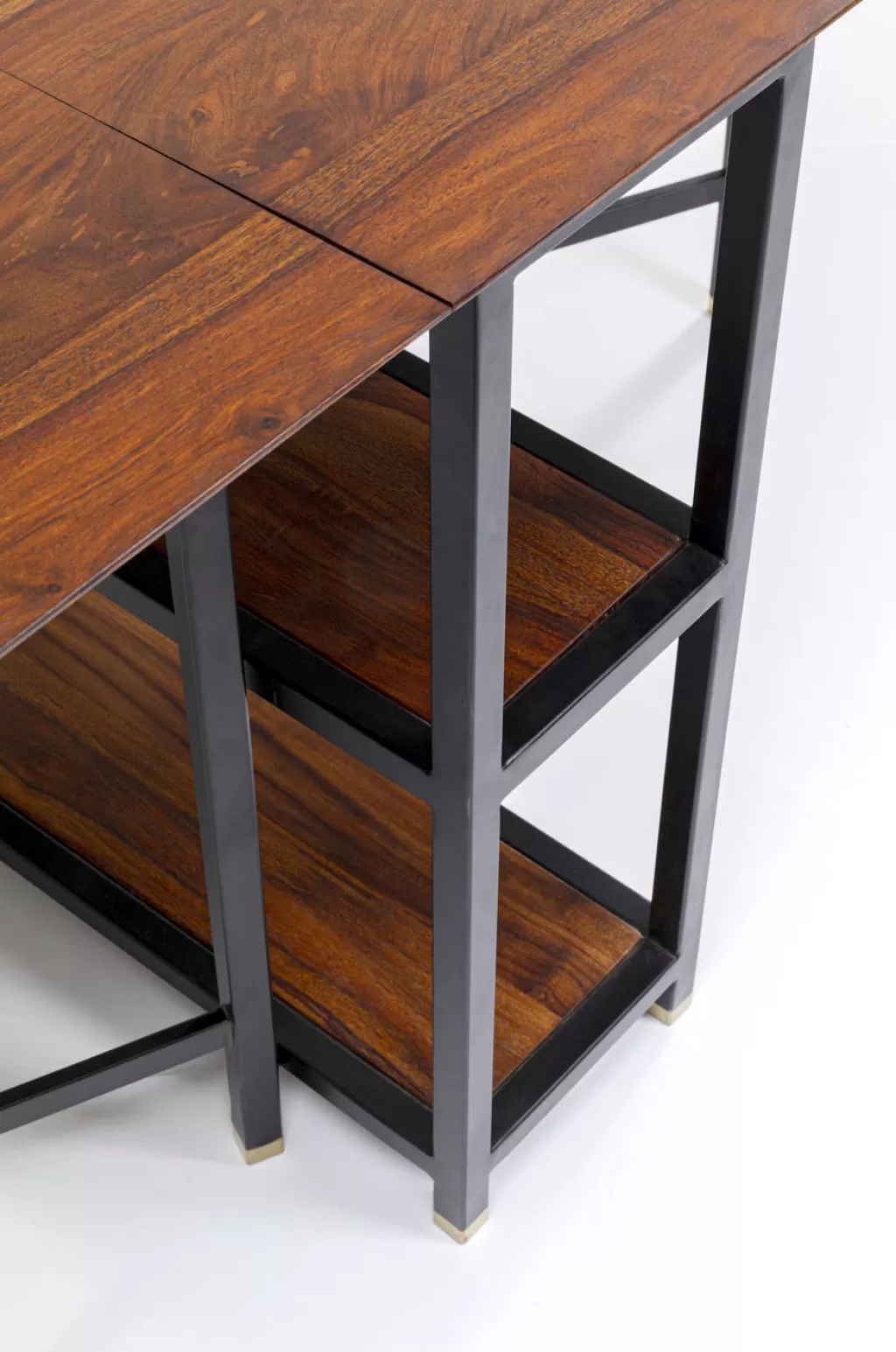 Table extensible Ravello par KARE Design - Longueur ajustable 70+70 cm × 80 cm de largeur 

Ce modèle élégant s'adapte à vos besoins avec ses deux rallonges intégrées pour recevoir jusqu'à 6 convives. Design épuré et fonctionnalité optimale pour votre salle à manger.