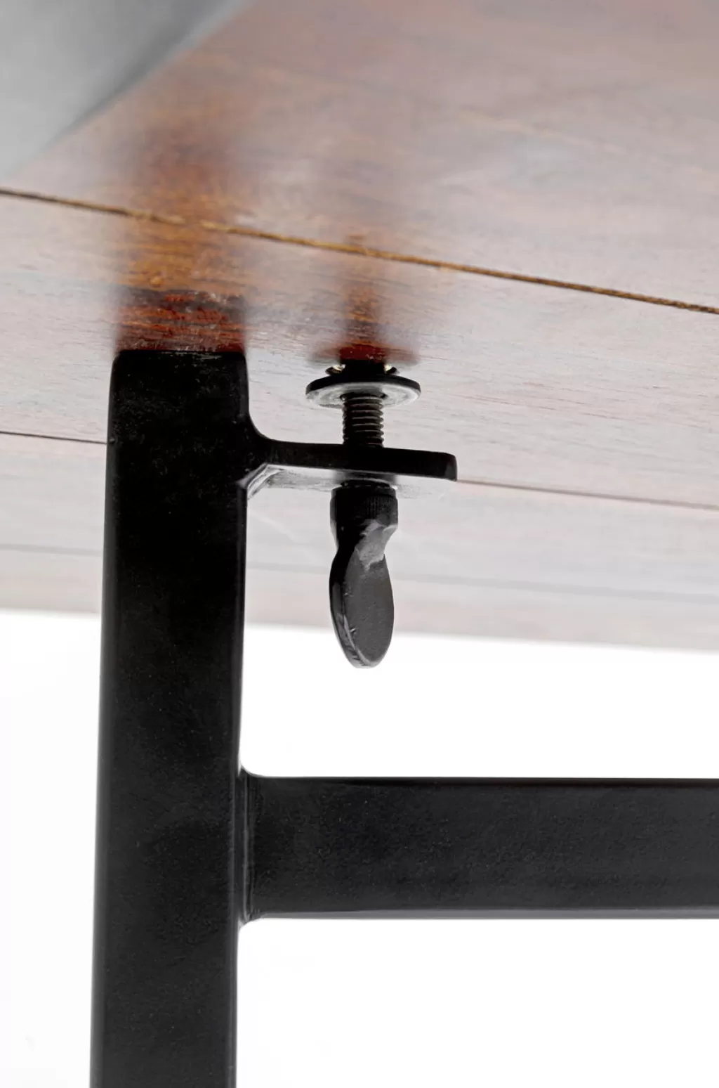 Table extensible Ravello par KARE Design - Longueur ajustable 70+70 cm × 80 cm de largeur 

Ce modèle élégant s'adapte à vos besoins avec ses deux rallonges intégrées pour recevoir jusqu'à 6 convives. Design épuré et fonctionnalité optimale pour votre salle à manger.