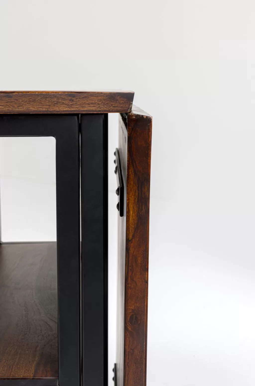 Table extensible Ravello par KARE Design - Longueur ajustable 70+70 cm × 80 cm de largeur 

Ce modèle élégant s'adapte à vos besoins avec ses deux rallonges intégrées pour recevoir jusqu'à 6 convives. Design épuré et fonctionnalité optimale pour votre salle à manger.