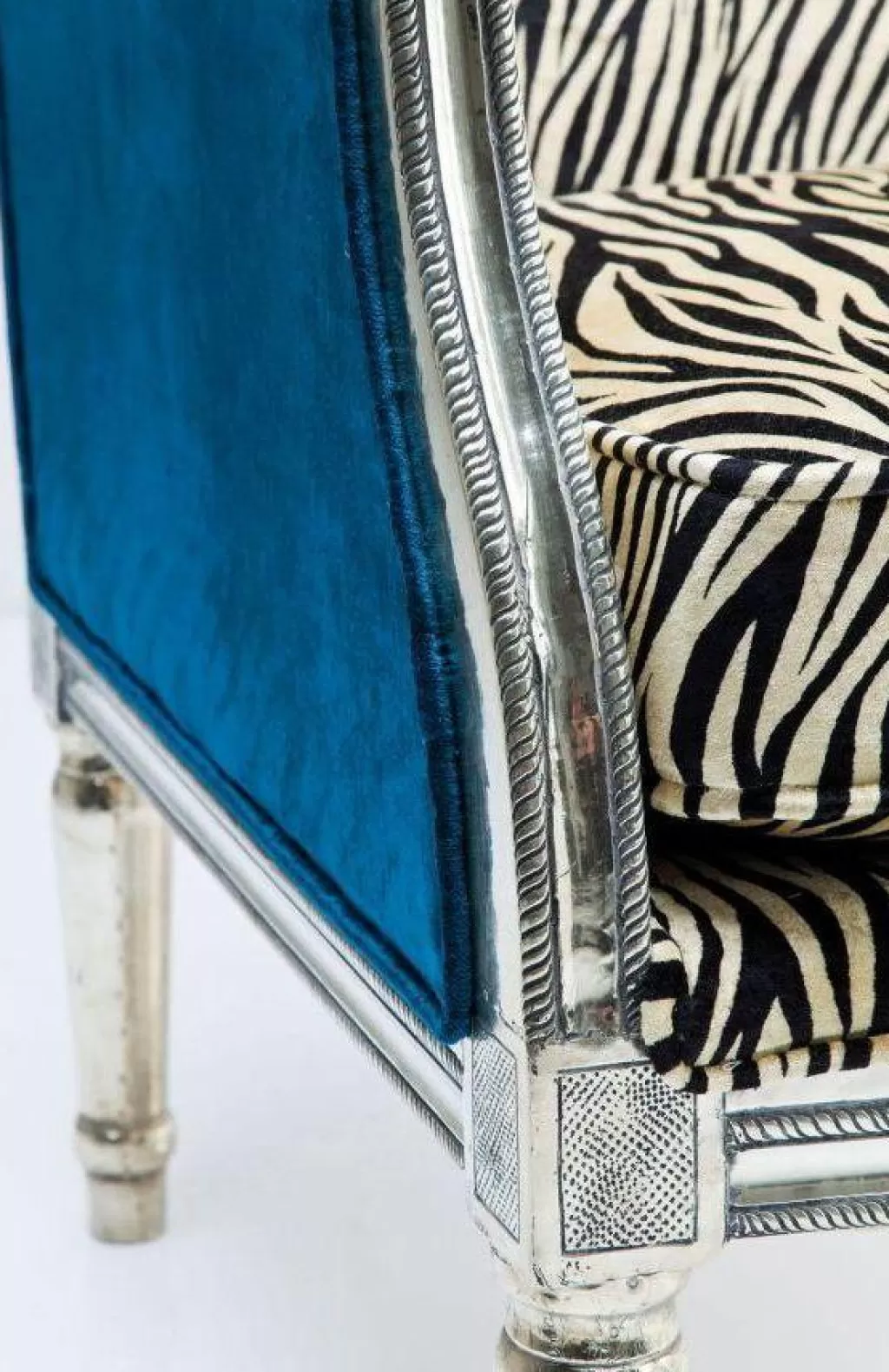 KARE Design - Fauteuil d'exception style Régence revisité avec imprimé zébré audacieux