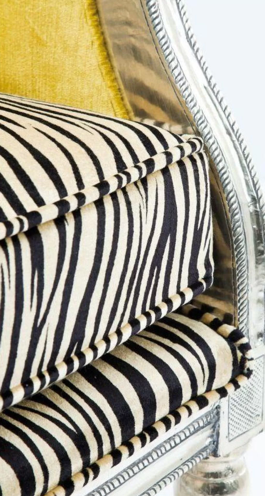 KARE Design - Fauteuil d'exception style Régence revisité avec imprimé zébré audacieux