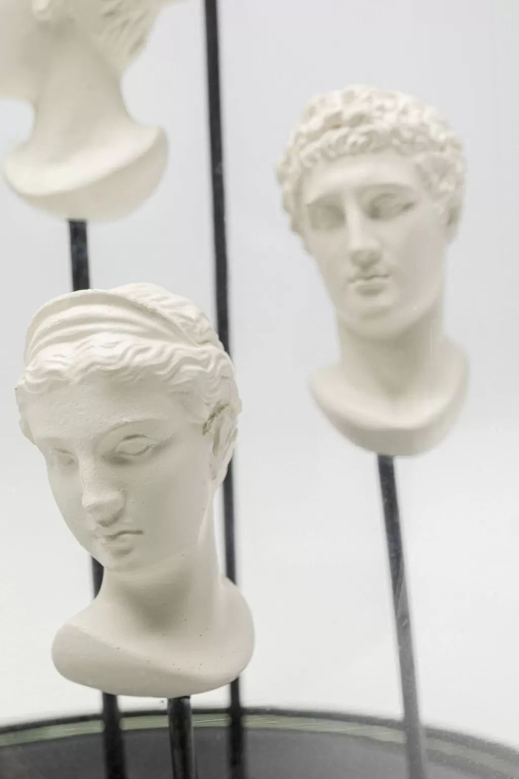Élégant Ornement Romans en Céramique - Pièce Décorative Contemporaine 28 cm par KARE Design