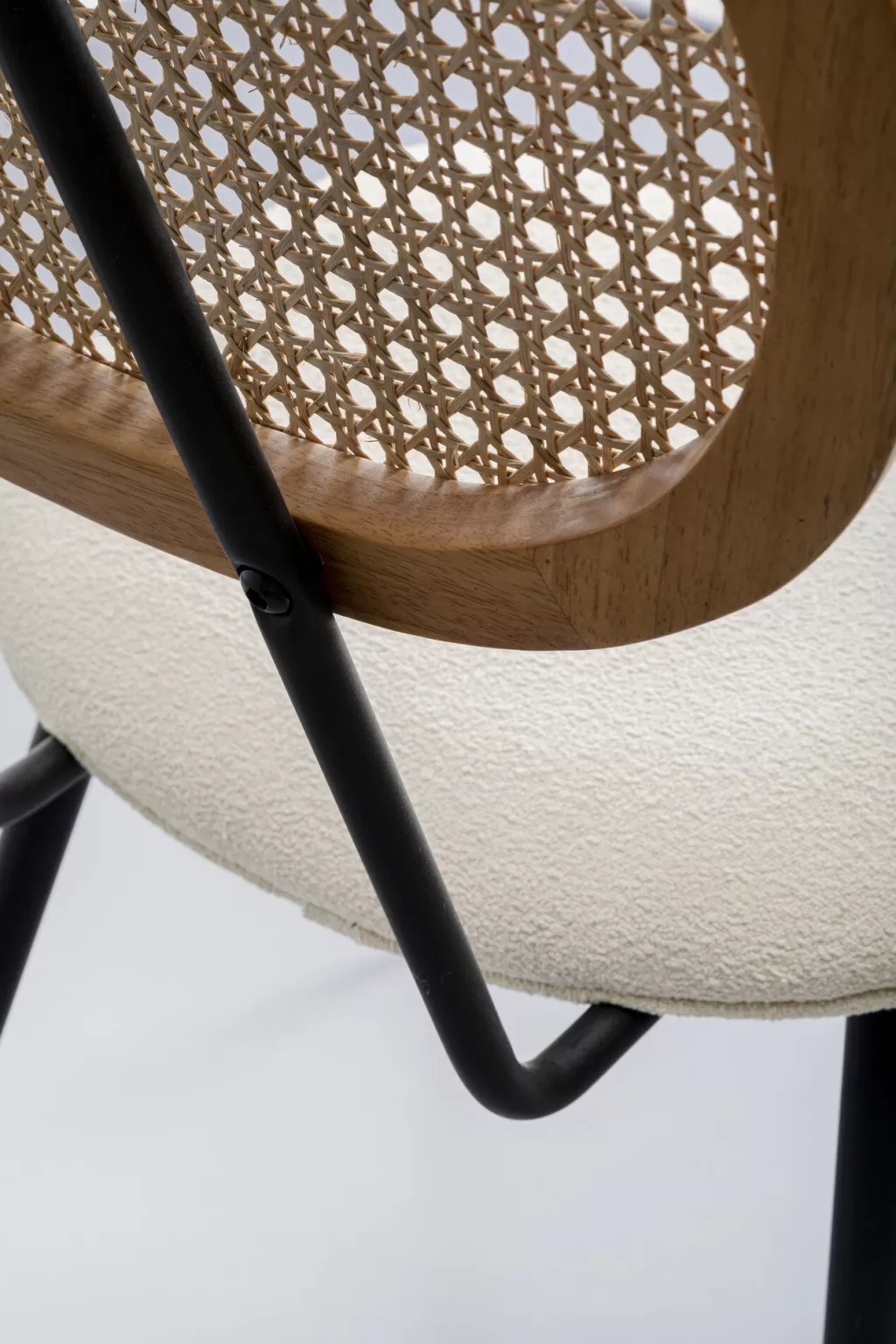 Chaise Design Scandinave Rosali par KARE - Assise Confortable en Tissu Résistant, Teinte Crème