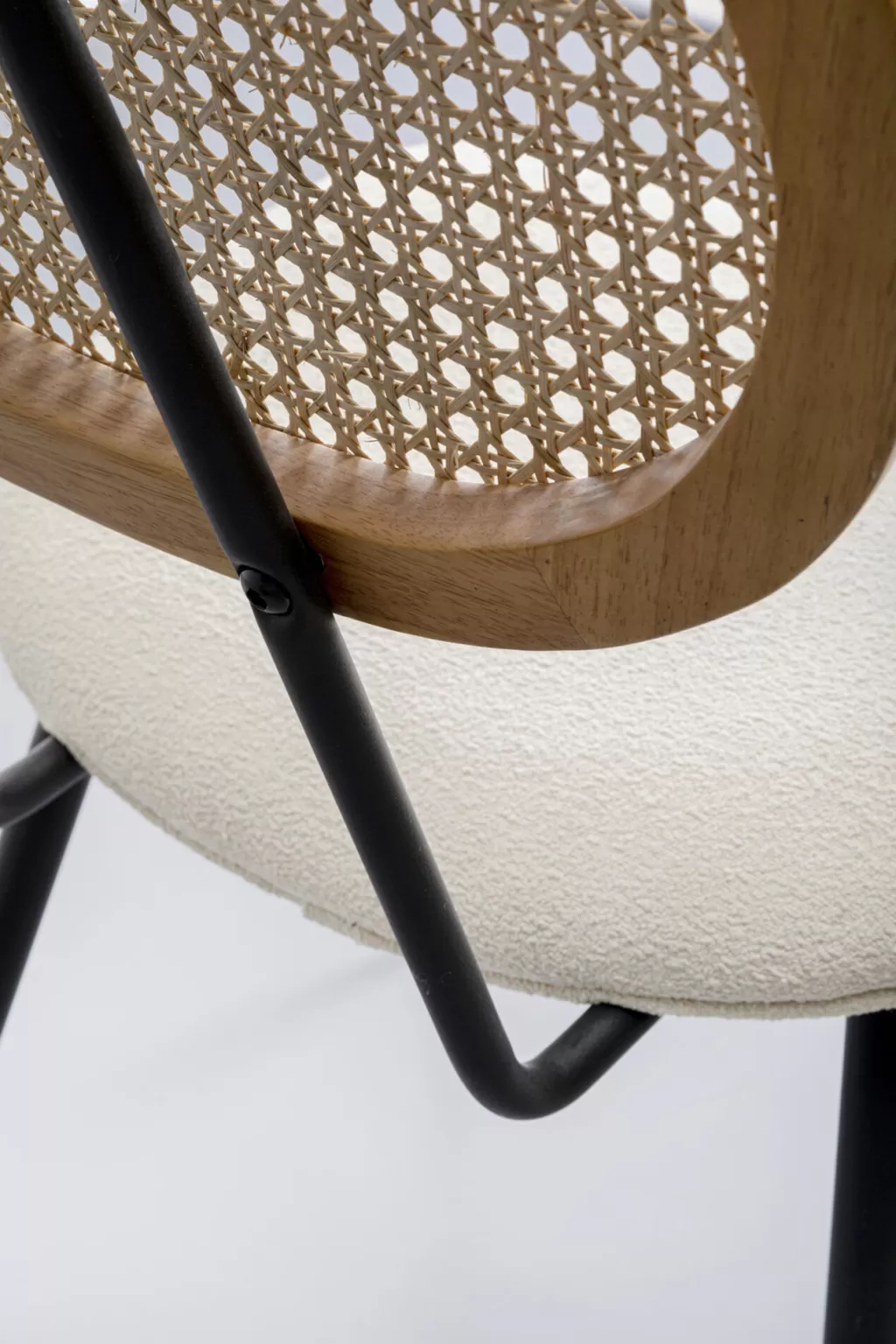 Chaise Design Scandinave Rosali par KARE - Assise Confortable en Tissu Résistant, Teinte Crème