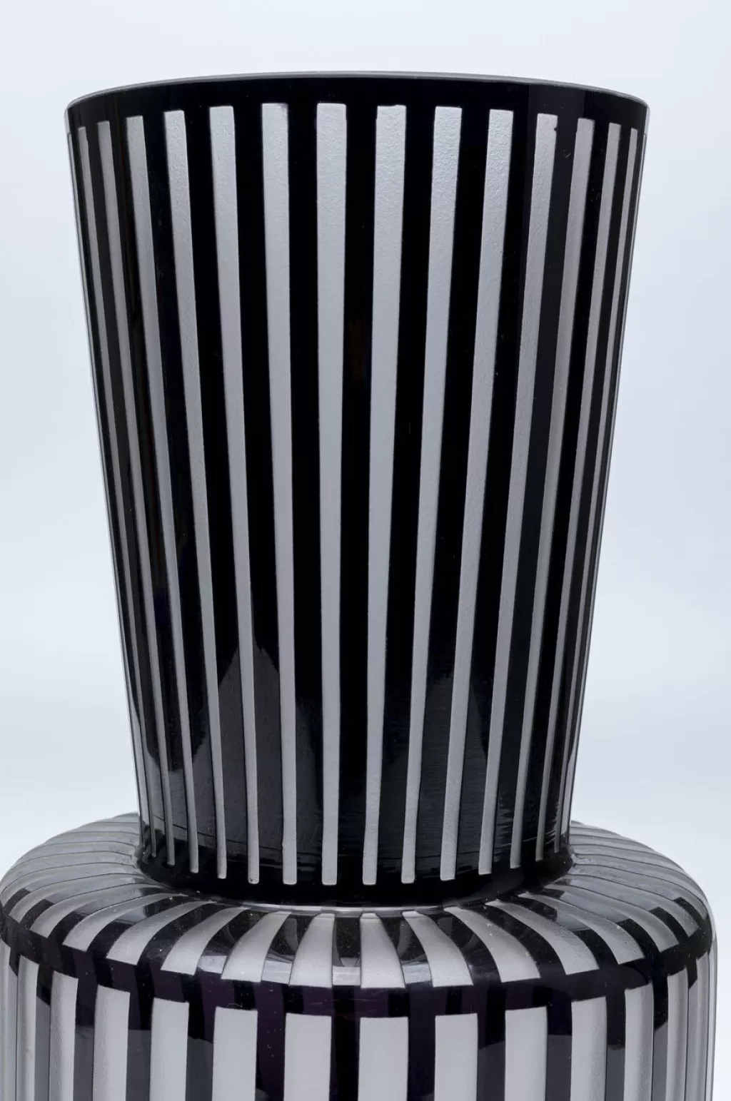 Vase design contemporain Roulette - 41 cm par KARE, pièce maîtresse élégante pour intérieur moderne