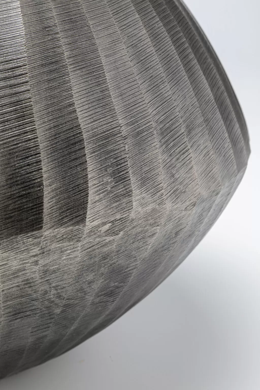 Vase sculpté Sacramento en finition argent antique - Décoration d'intérieur élégante par KARE Design (30 cm de hauteur)