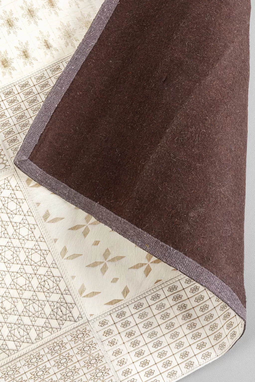Tapis design contemporain KARE en cuir de vache pleine fleur, dimensions 170x240 cm - Collection Matto par Matot