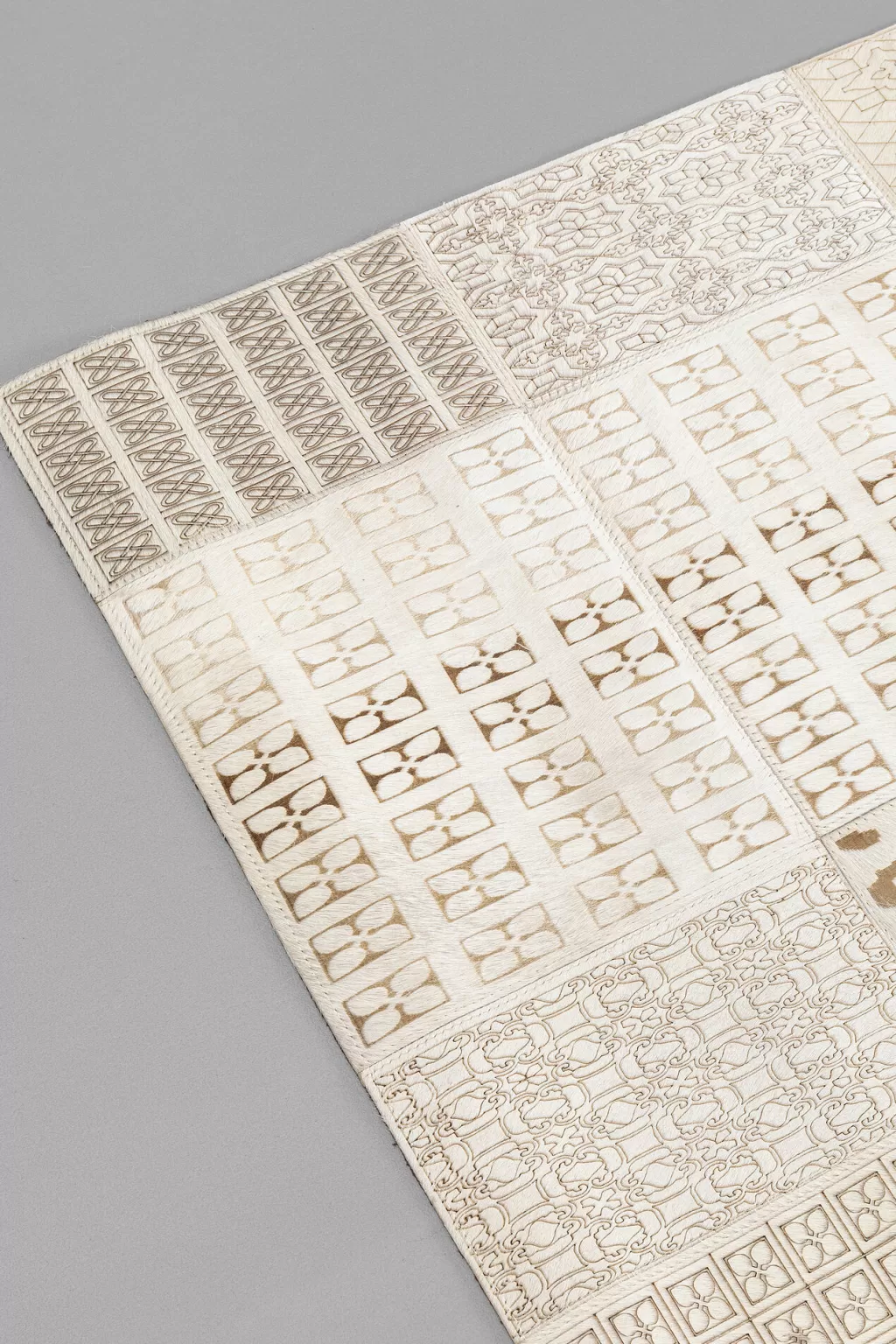 Tapis design contemporain KARE en cuir de vache pleine fleur, dimensions 170x240 cm - Collection Matto par Matot