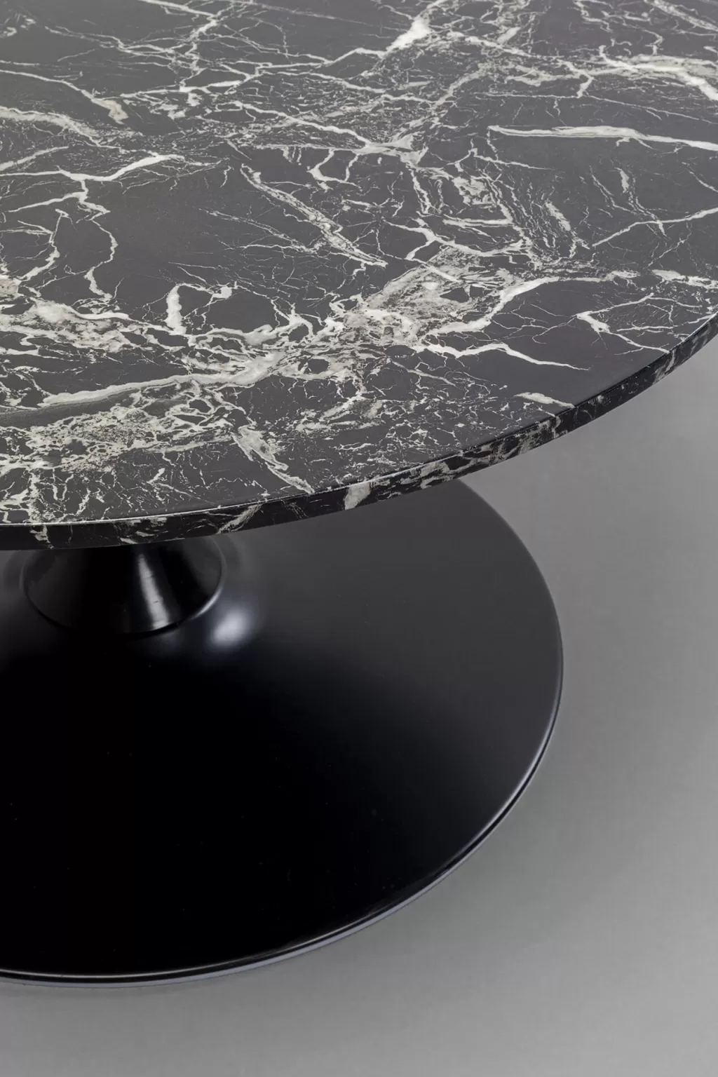 Table Basse Design en Marbre Noir Schickeria - Diamètre 80 cm - Élégance Minimaliste par KARE