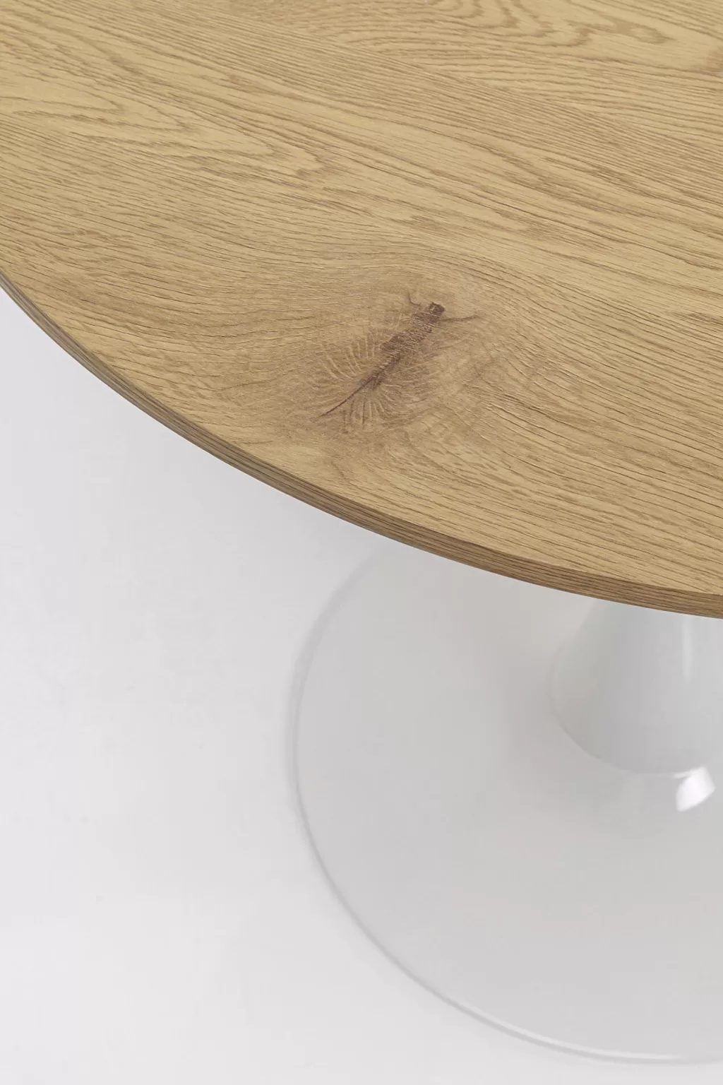 Table ronde élégante en chêne laqué blanc - Design scandinave pour salle à manger moderne - Diamètre 80cm - Collection Schickeria par KARE

(Version alternative plus détaillée : Table à manger contemporaine en finition chêne clair et blanc immaculé - Forme circulaire Ø80cm - Style nordique fonctionnel - Série Schickeria de KARE Design - Idéale pour espaces conviviaux avec déco épurée)