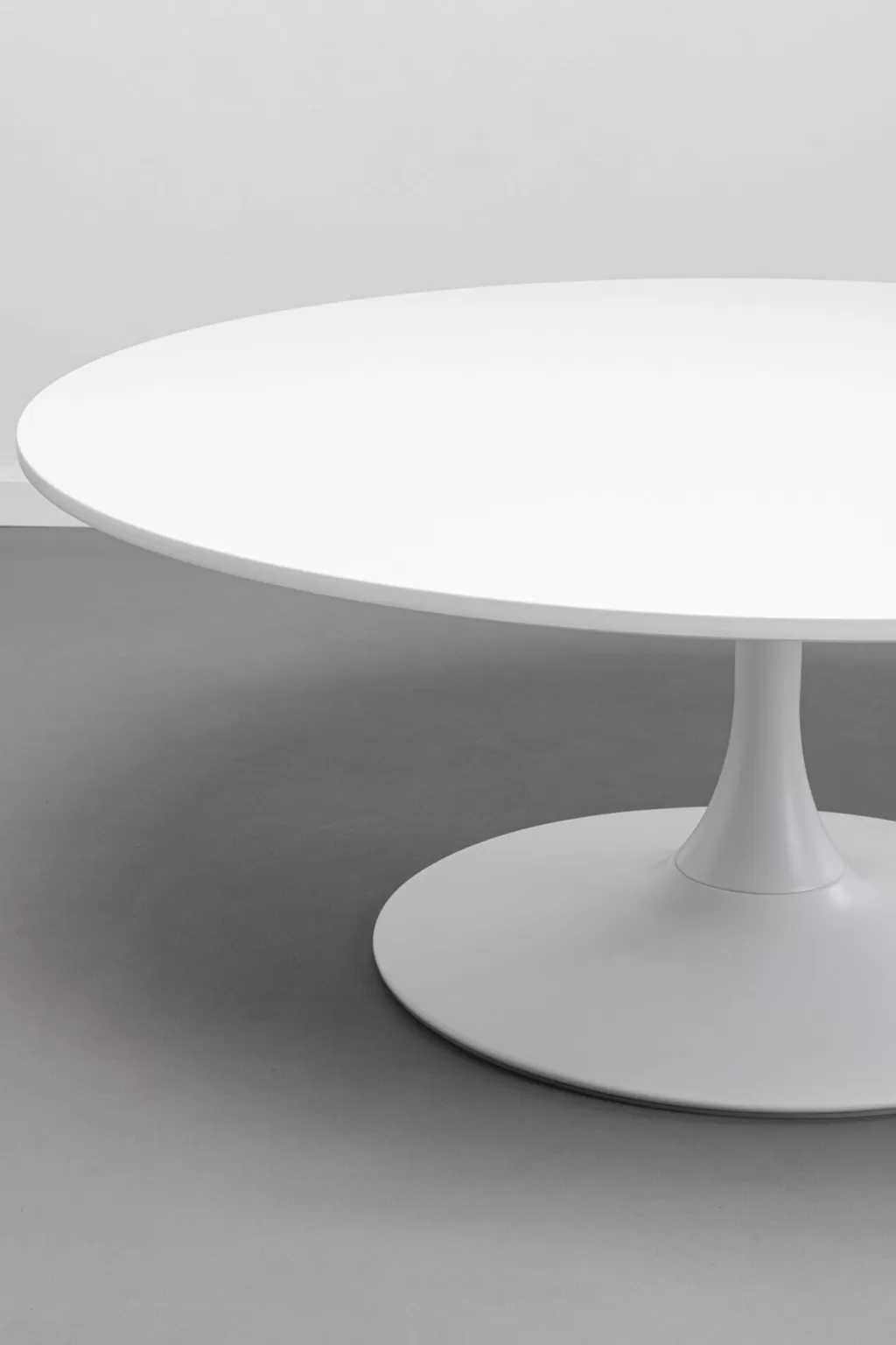 Table basse design contemporaine Schickeria - Blanc pur diamètre 110 cm - Élégance intemporelle par KARE Design  

(Note: J'ai restructuré la phrase pour une lecture plus naturelle, ajouté des adjectifs qualificatifs pertinents, utilisé des synonymes (