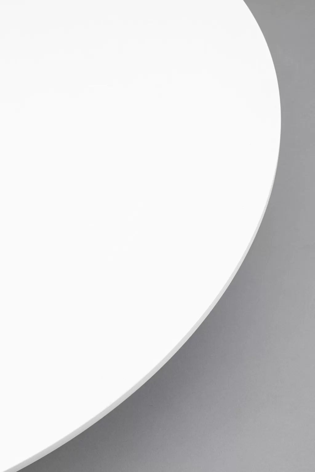 Table basse design contemporaine Schickeria - Blanc pur diamètre 110 cm - Élégance intemporelle par KARE Design  

(Note: J'ai restructuré la phrase pour une lecture plus naturelle, ajouté des adjectifs qualificatifs pertinents, utilisé des synonymes (