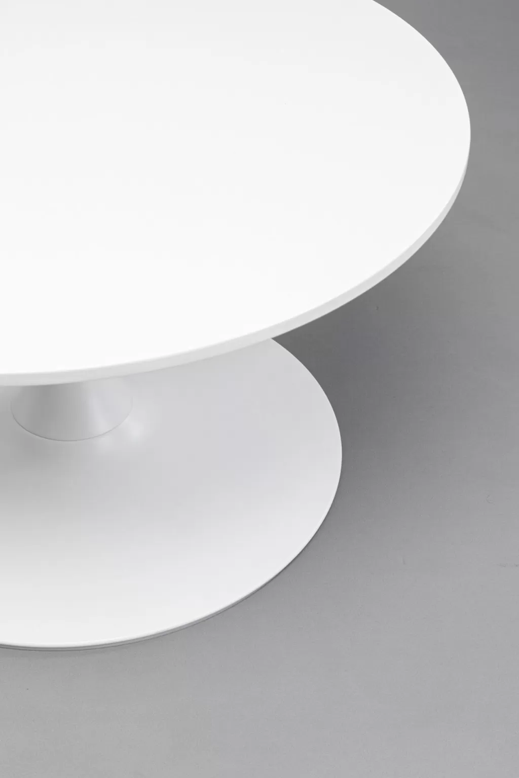 Table basse design élégante pour salon contemporain - Blanc pur, diamètre 80 cm - Collection Schickeria par KARE Design