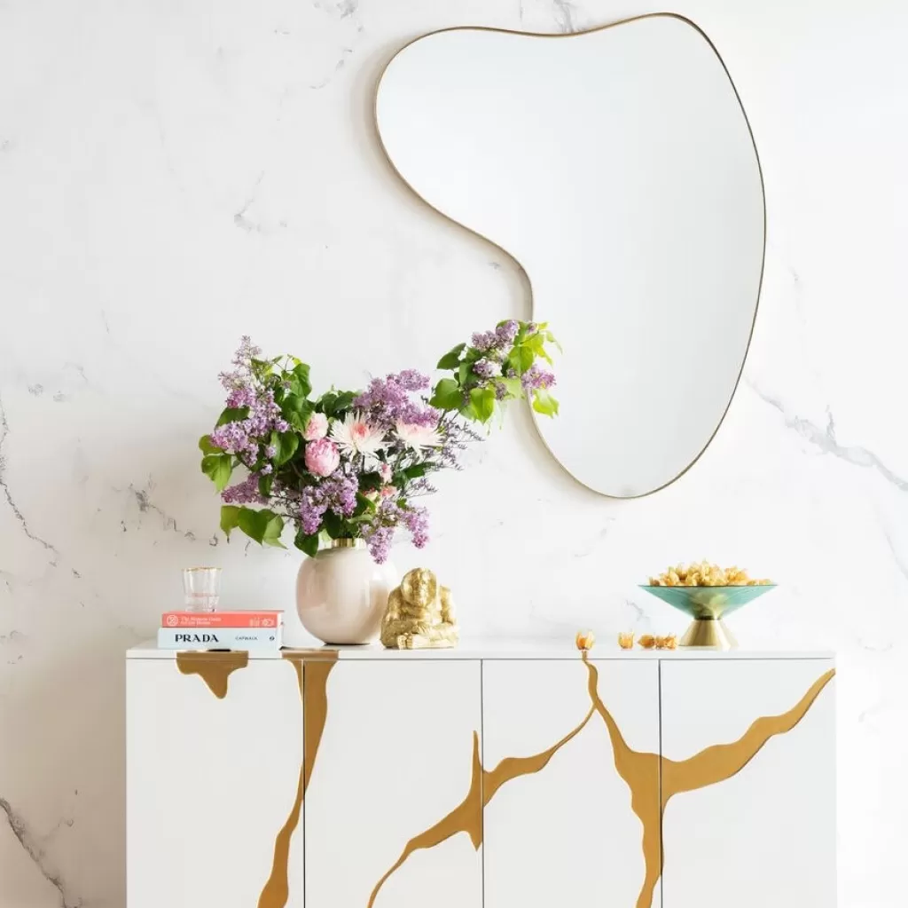 Miroir Mural Design Shape par KARE - Finition Laiton Vieilli 120x110 cm, Reflet Élégant pour Déco Contemporaine