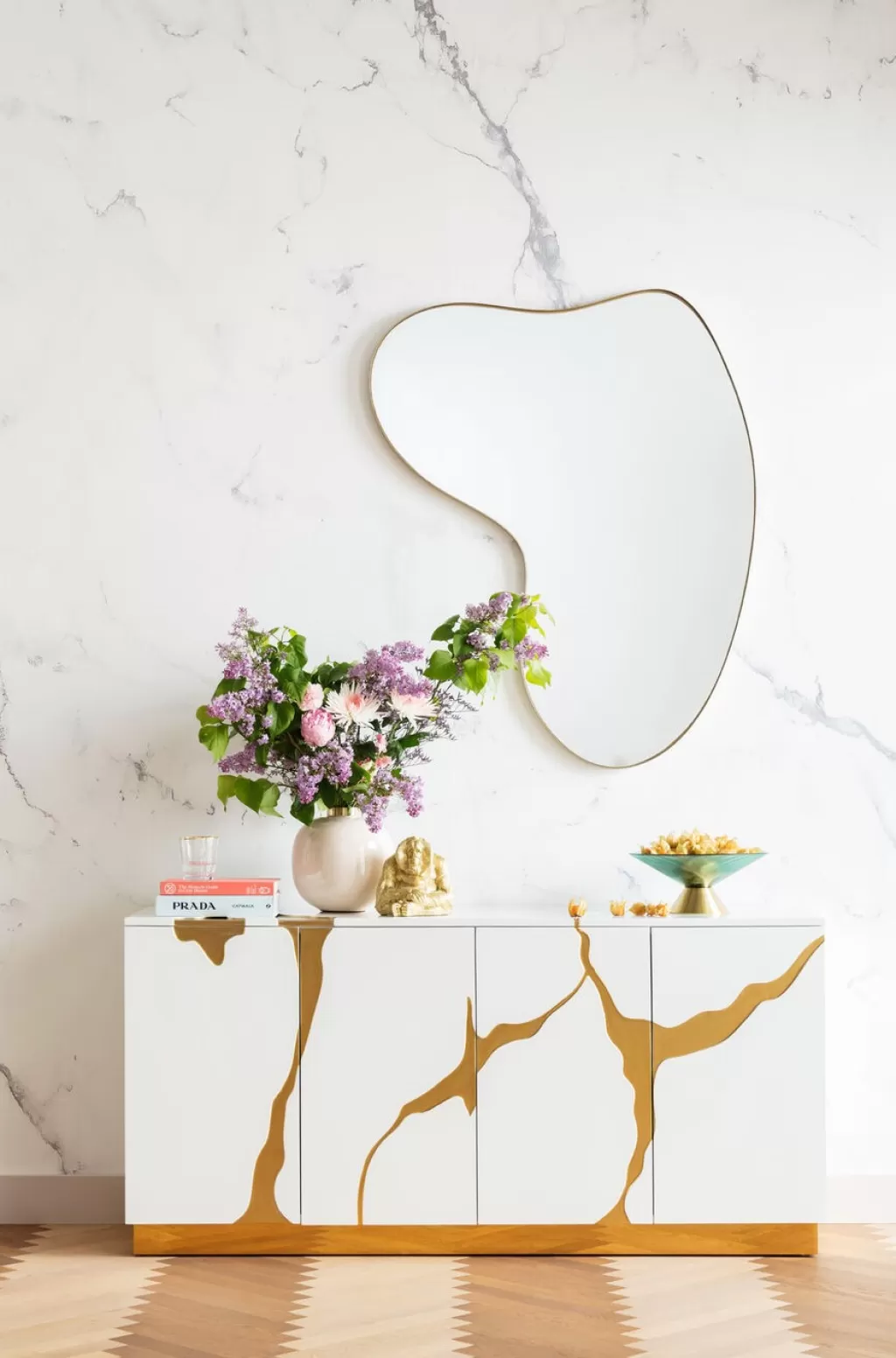 Miroir Mural Design Shape par KARE - Finition Laiton Vieilli 120x110 cm, Reflet Élégant pour Déco Contemporaine