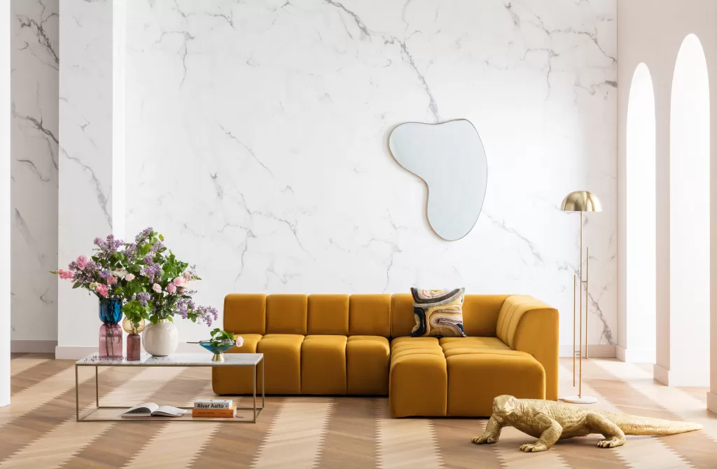 Miroir Mural Design Shape par KARE - Finition Laiton Vieilli 120x110 cm, Reflet Élégant pour Déco Contemporaine