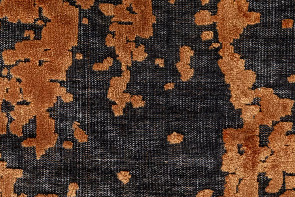 Tapis design Silja Rostrot par KARE - Dimensions 200x300 cm en rouge bordeaux vieilli, tissage artisanal scandinave pour décoration d'intérieur contemporaine