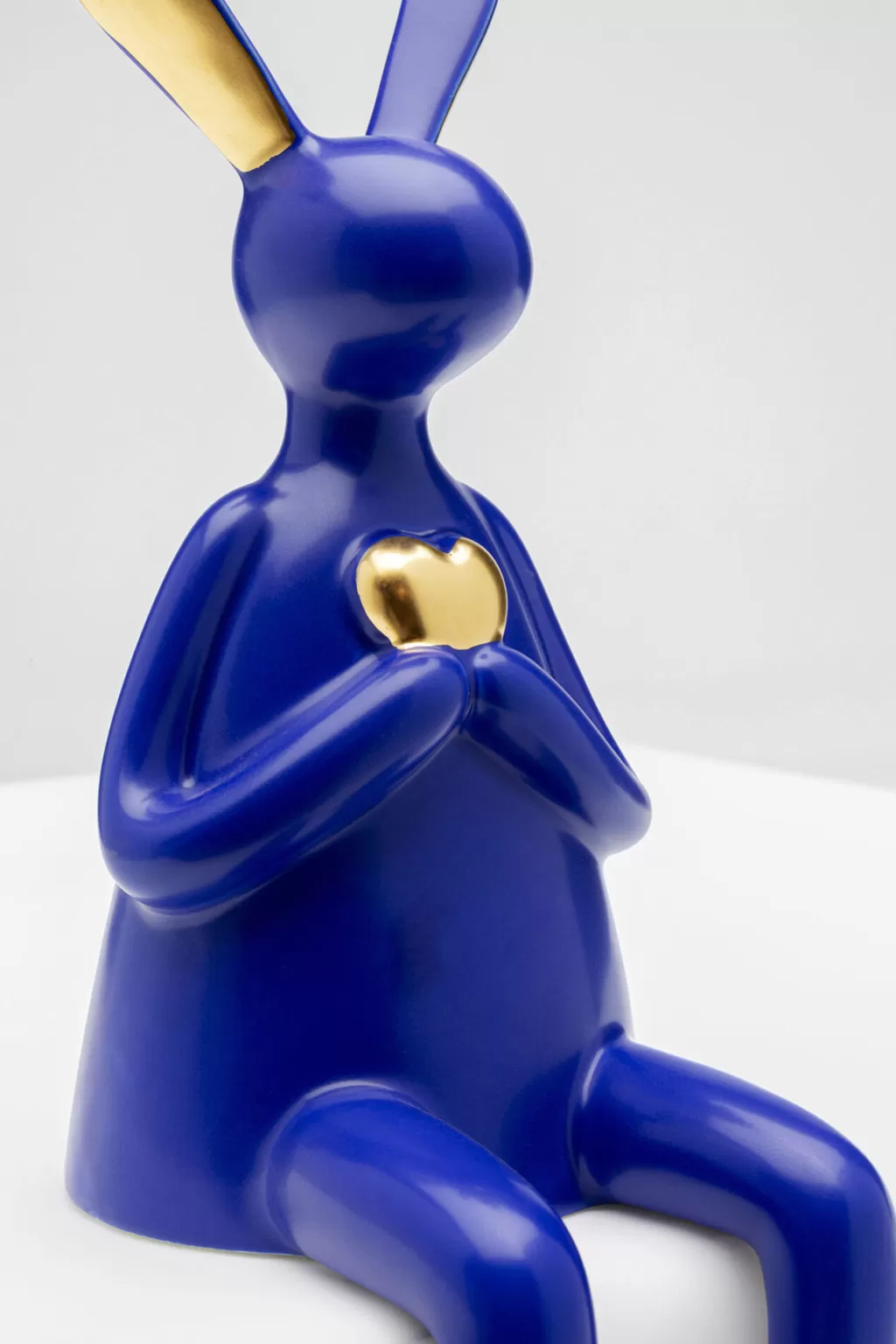 Figurine Décorative Lapin Assis en Forme de Cœur - Design Élégant en Bleu, 29 cm - KARE Collection