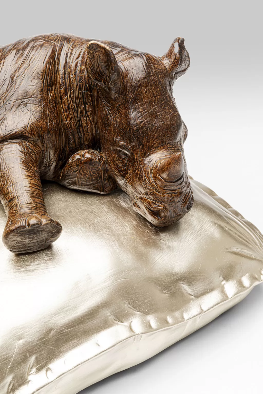 Kare Design - Sculpture Élégante Rhinocéros Endormi « Sarvikuono » - Décor d'Intérieur Moderne 37 cm