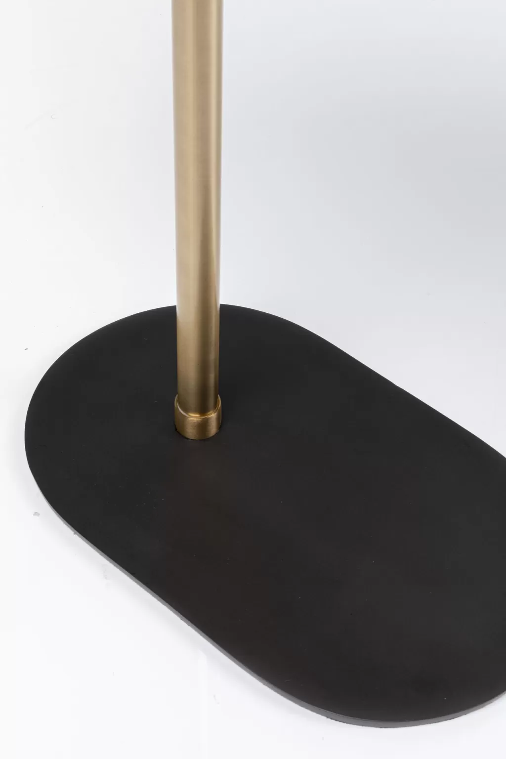 Table d'appoint design moderne KARE Slide - Dimensions compactes 50 x 30 cm, parfait pour petits espaces