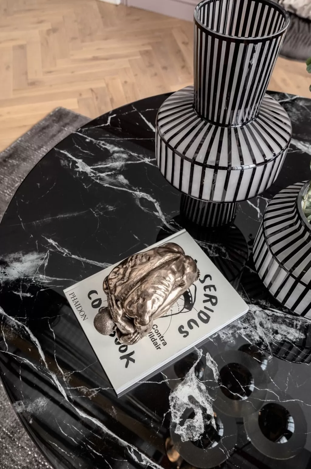 Table Ronde en Marbre Noir Élégante - Design Contemporain KARE, Diamètre 110 cm