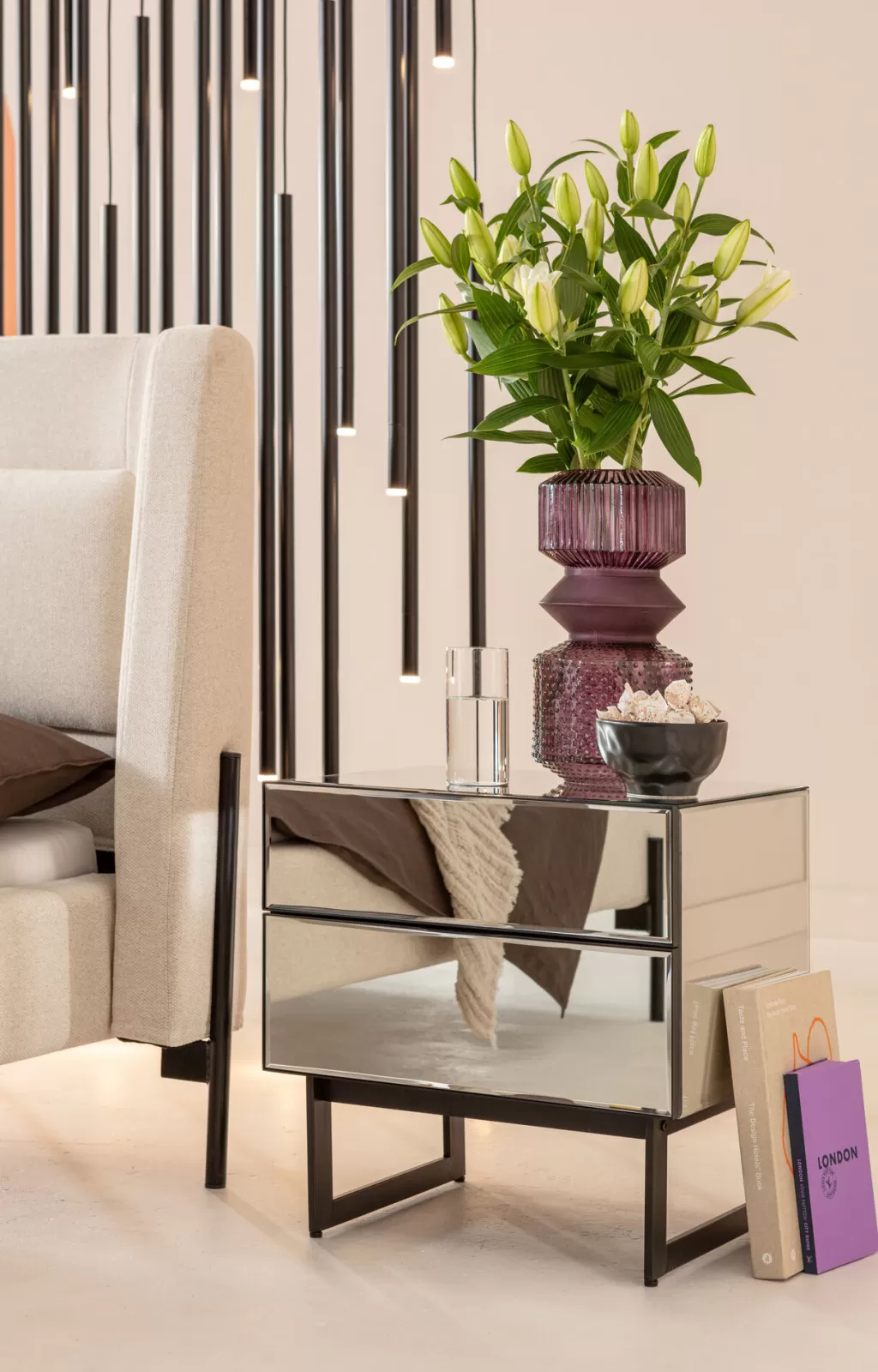 Table de Chevet Design Moderne Soran - Noir Profond, Dimensions Compactes 49 x 50 cm par KARE