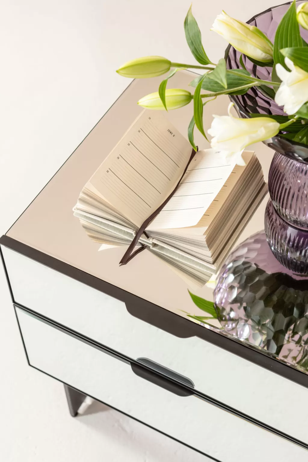 Table de Chevet Design Moderne Soran - Noir Profond, Dimensions Compactes 49 x 50 cm par KARE