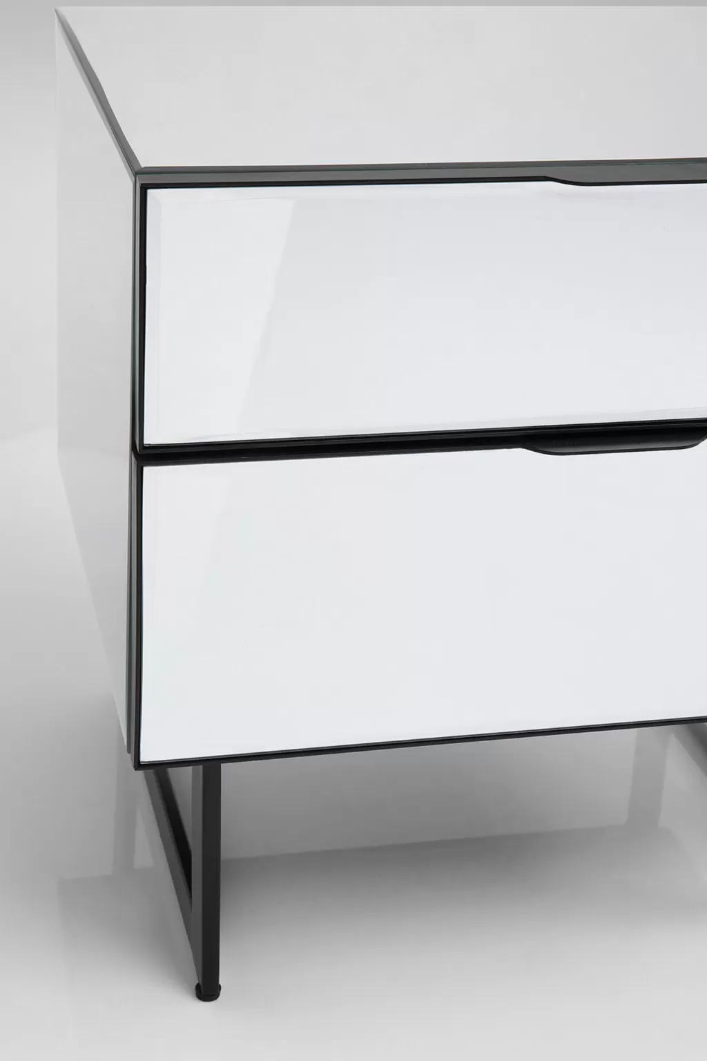 Table de Chevet Design Moderne Soran - Noir Profond, Dimensions Compactes 49 x 50 cm par KARE