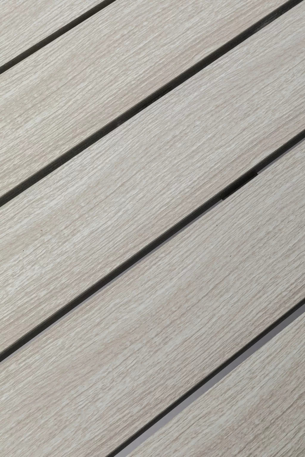 Table d'extérieur Sorrento en résine tressée - KARE Design - Ton harmonieux 80 cm de côté 

(Alternative plus détaillée : Table carrée Sorrento pour votre terrasse - Design contemporain KARE - Gris anthracite 80x80 cm avec structure aluminium)
