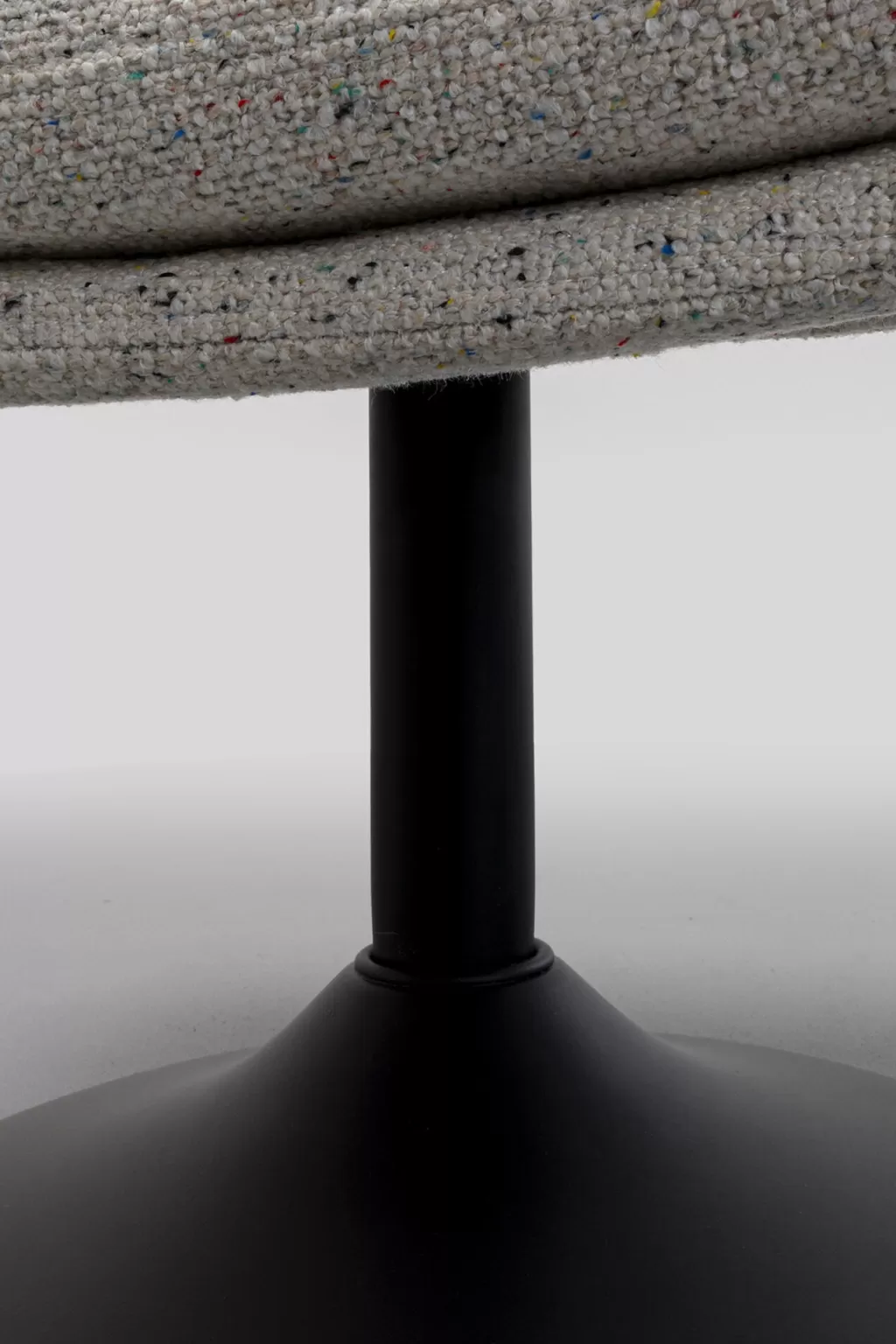 Fauteuil à bascule design KARE Collection Standford - Siège pivotant confortable avec repose-pieds intégré