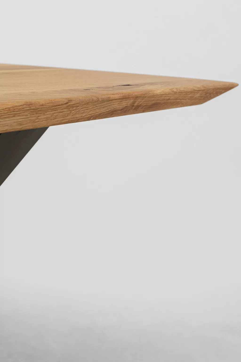 Table à manger design SYMPHONY en chêne massif - Structure en croix élégante, Noir intense 180x90 cm - Collection KARE
