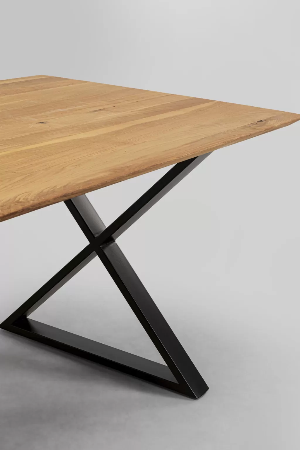 Table à manger design SYMPHONY en chêne massif - Structure en croix élégante, Noir intense 180x90 cm - Collection KARE