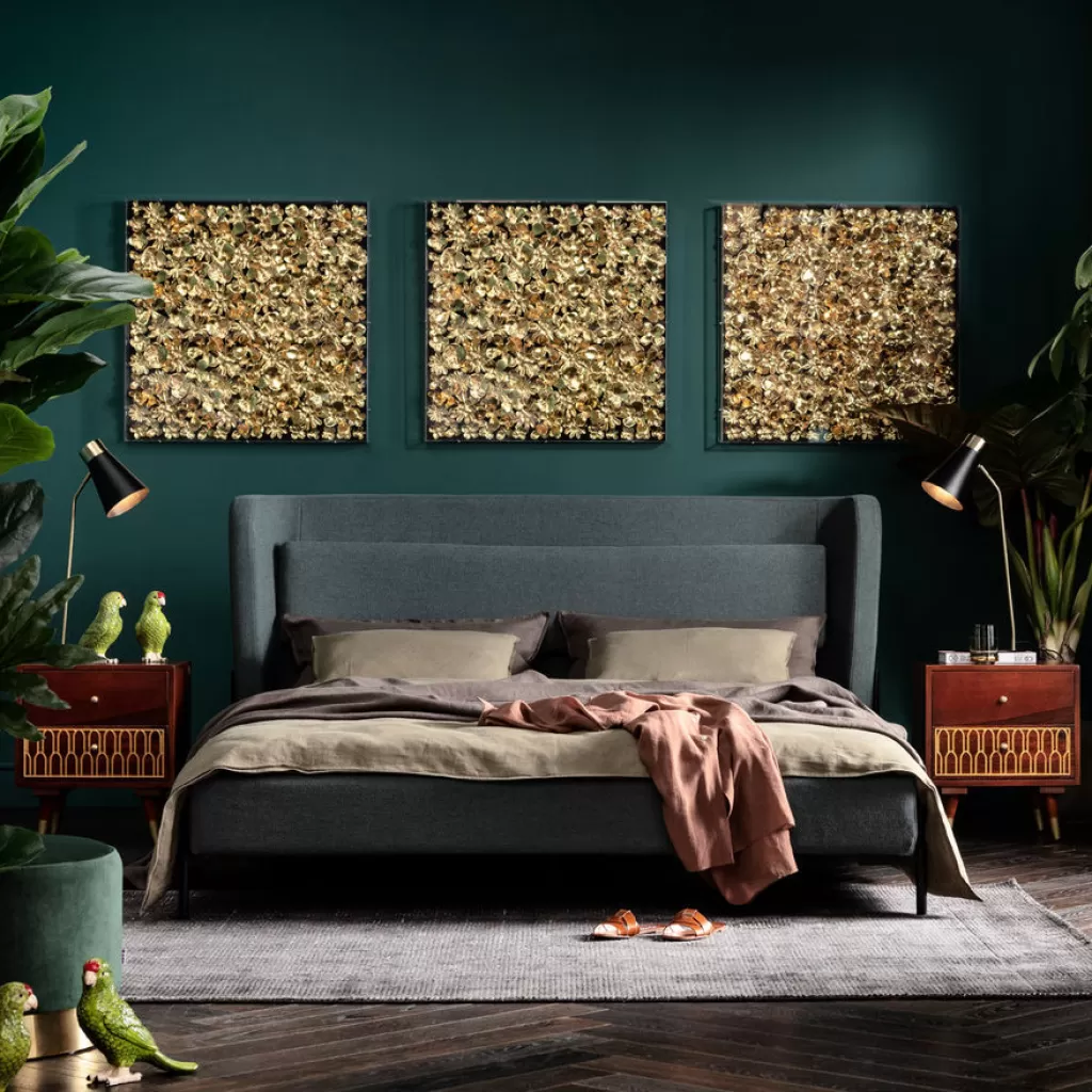 Lit double design scandinave Tivoli - 180x200 cm vert forêt par KARE, structure confortable en bois massif, literie premium pour chambre spacieuse