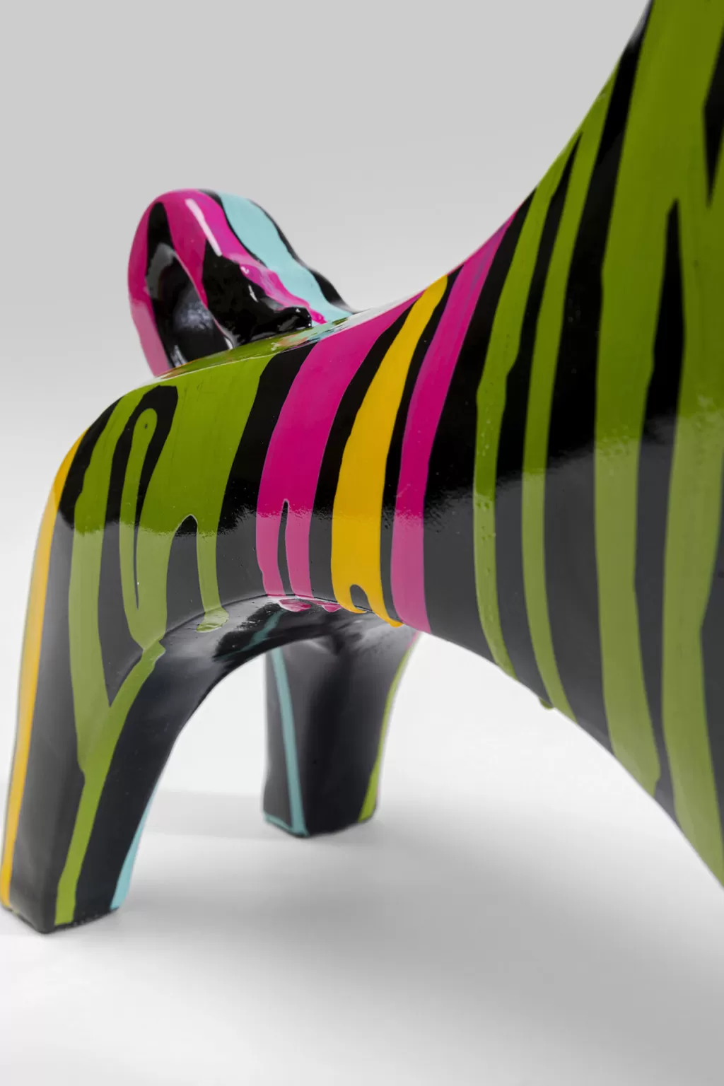 Taureau décoratif Torro Holi - Figurine moderne en résine 36 cm par KARE Design pour la décoration d'intérieur