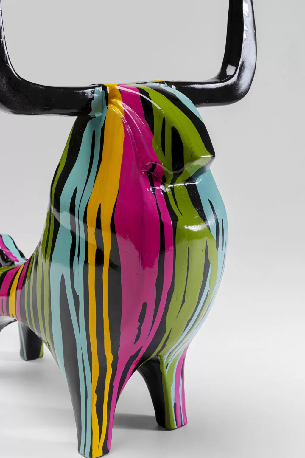 Taureau décoratif Torro Holi - Figurine moderne en résine 36 cm par KARE Design pour la décoration d'intérieur