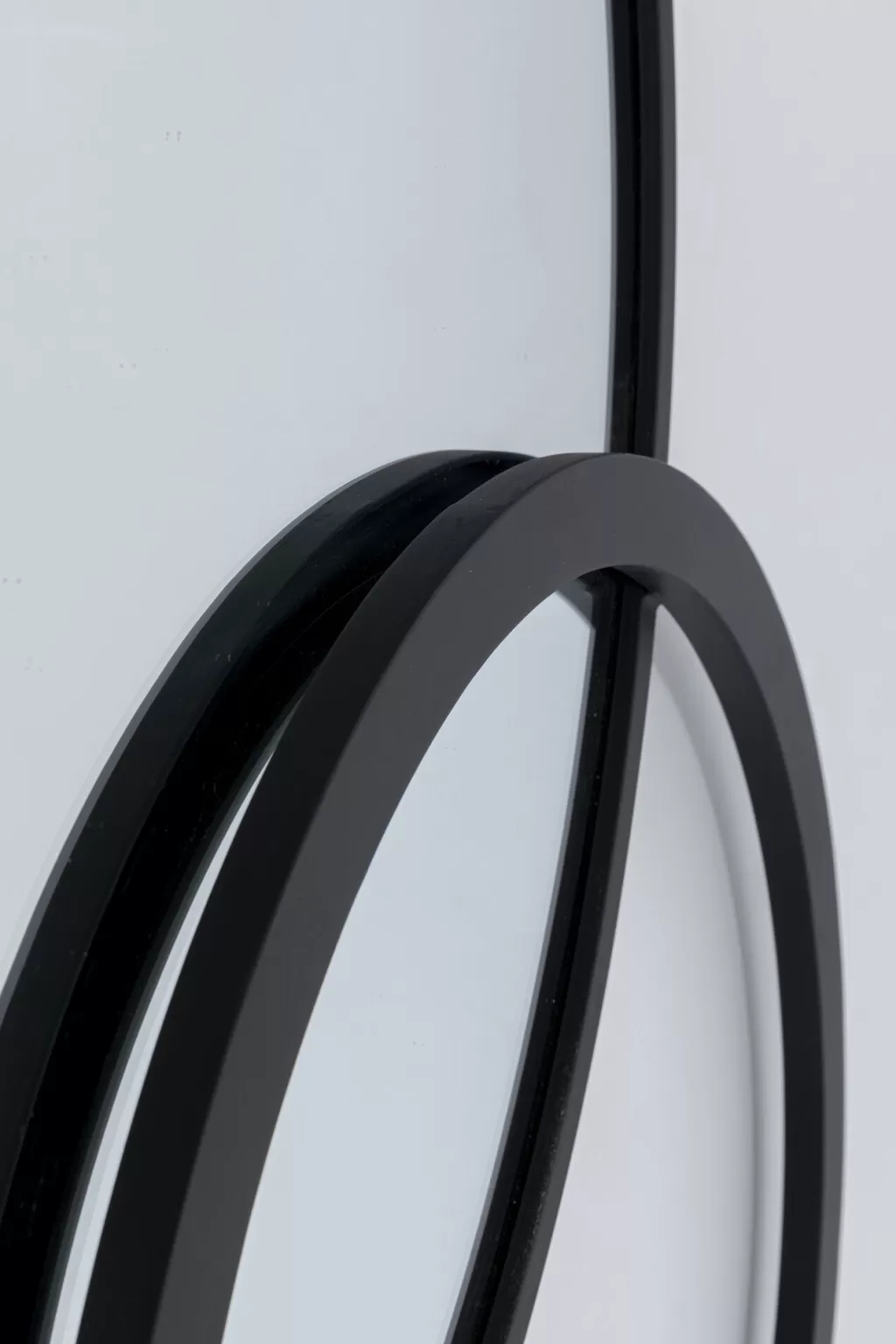 Miroir mural design Triple Cercle KARE - Élégante composition circulaire en noir mat (124 x 119 cm)