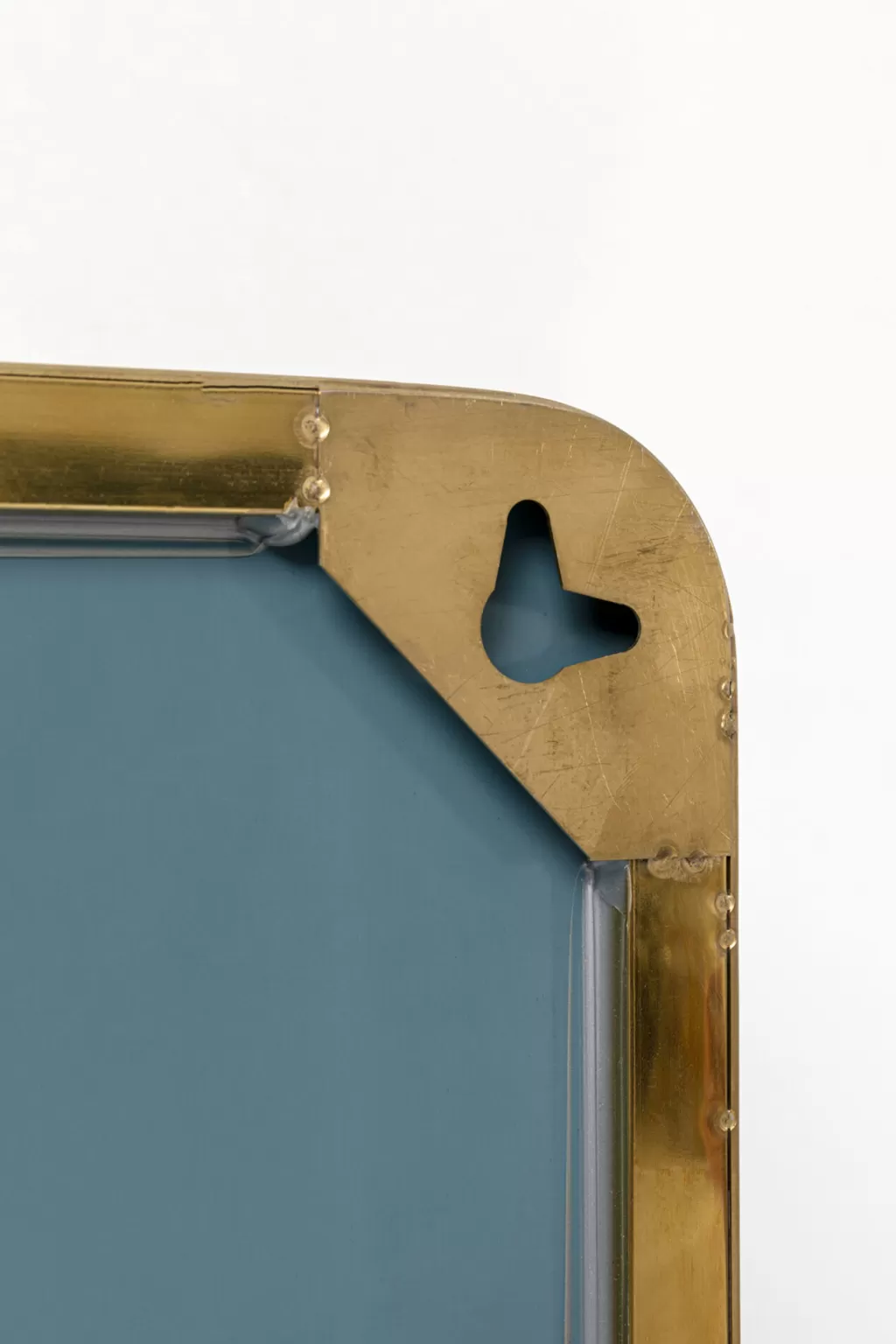 Miroir Design Tristan avec Porte-Vêtements - Laiton Vieilli 150 x 76 cm - Élégance Contemporaine par KARE