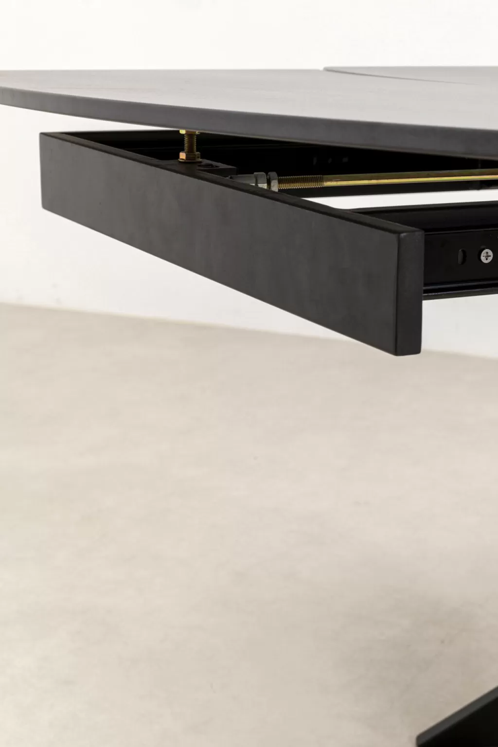 Table à Dîner Extensible Twist - Noir Intense par KARE Design  
Dimensions personnalisables 120 cm (30+30) x 90 cm - Style Modulable Élégant