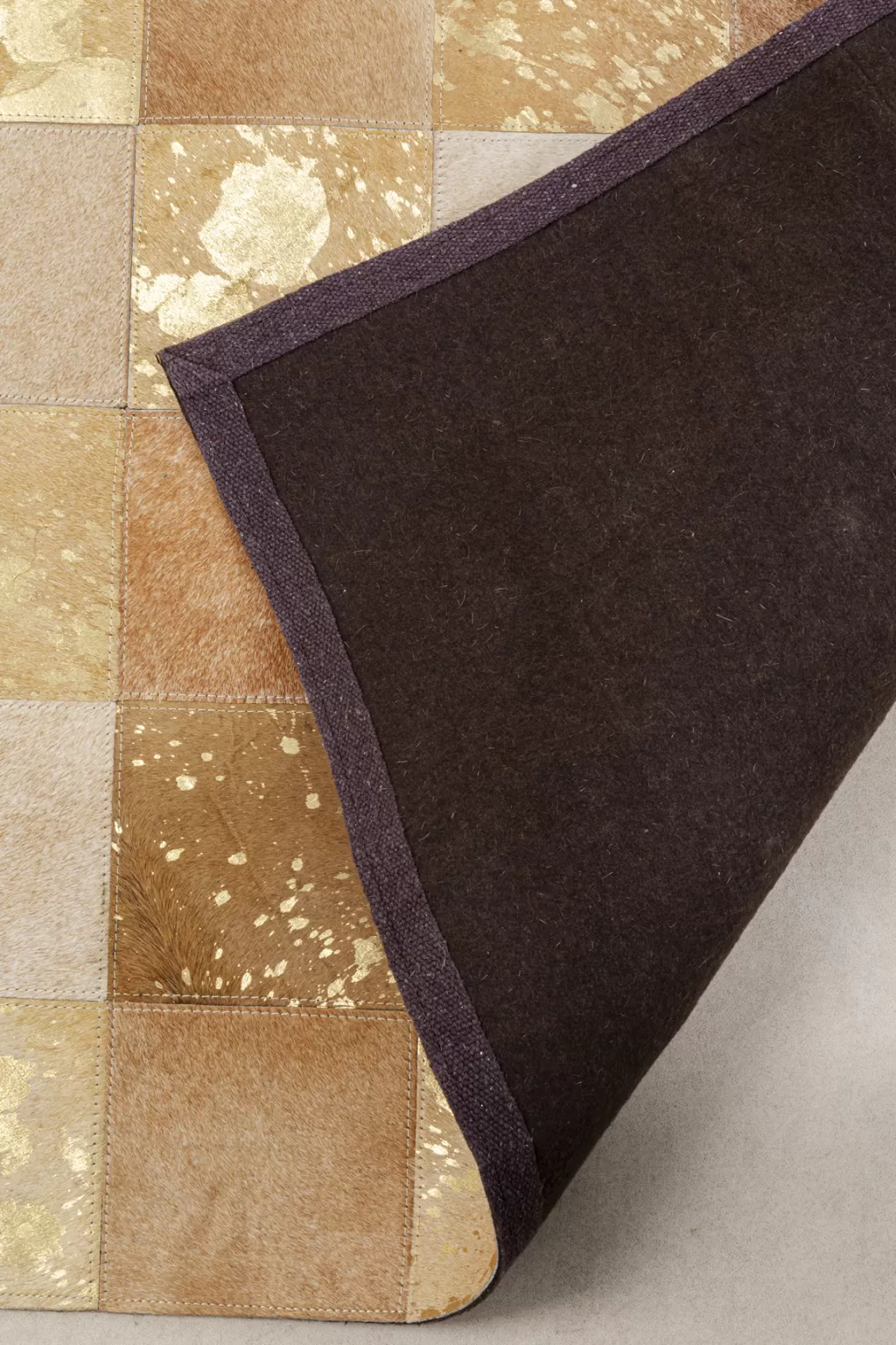 Tapis design Vegas par KARE - Cuir vieilli beige et doré - Dimensions 170 x 240 cm