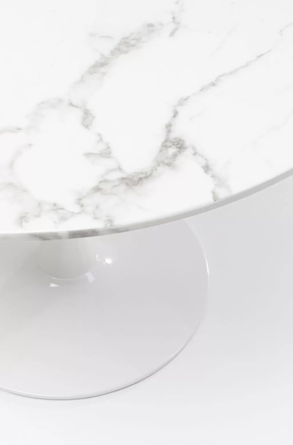 Table design en marbre de Vénétie par KARE - Blanc pur, diamètre 110 cm