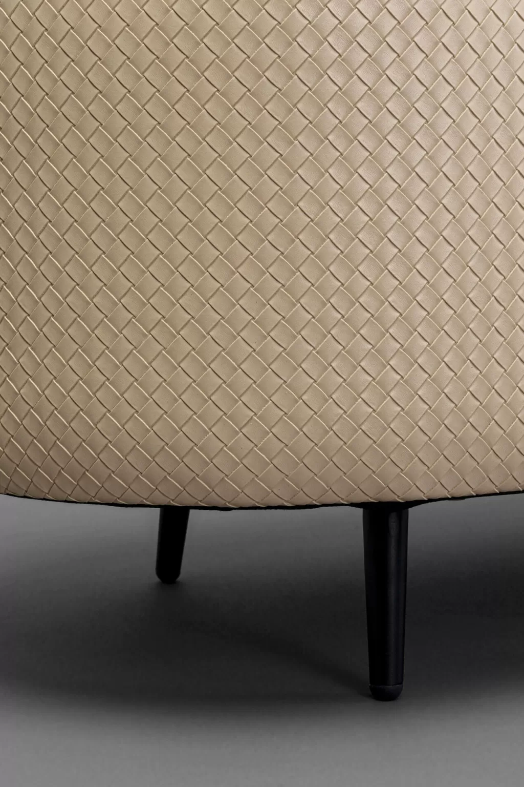 Banc de rangement design Venezia - Style scandinave, 100 cm en finition crème laqué, KARE Design 

(Remarque : J'ai restructuré les éléments-clés en utilisant des formulations plus naturelles en français courant, ajouté des détails sensoriels comme 