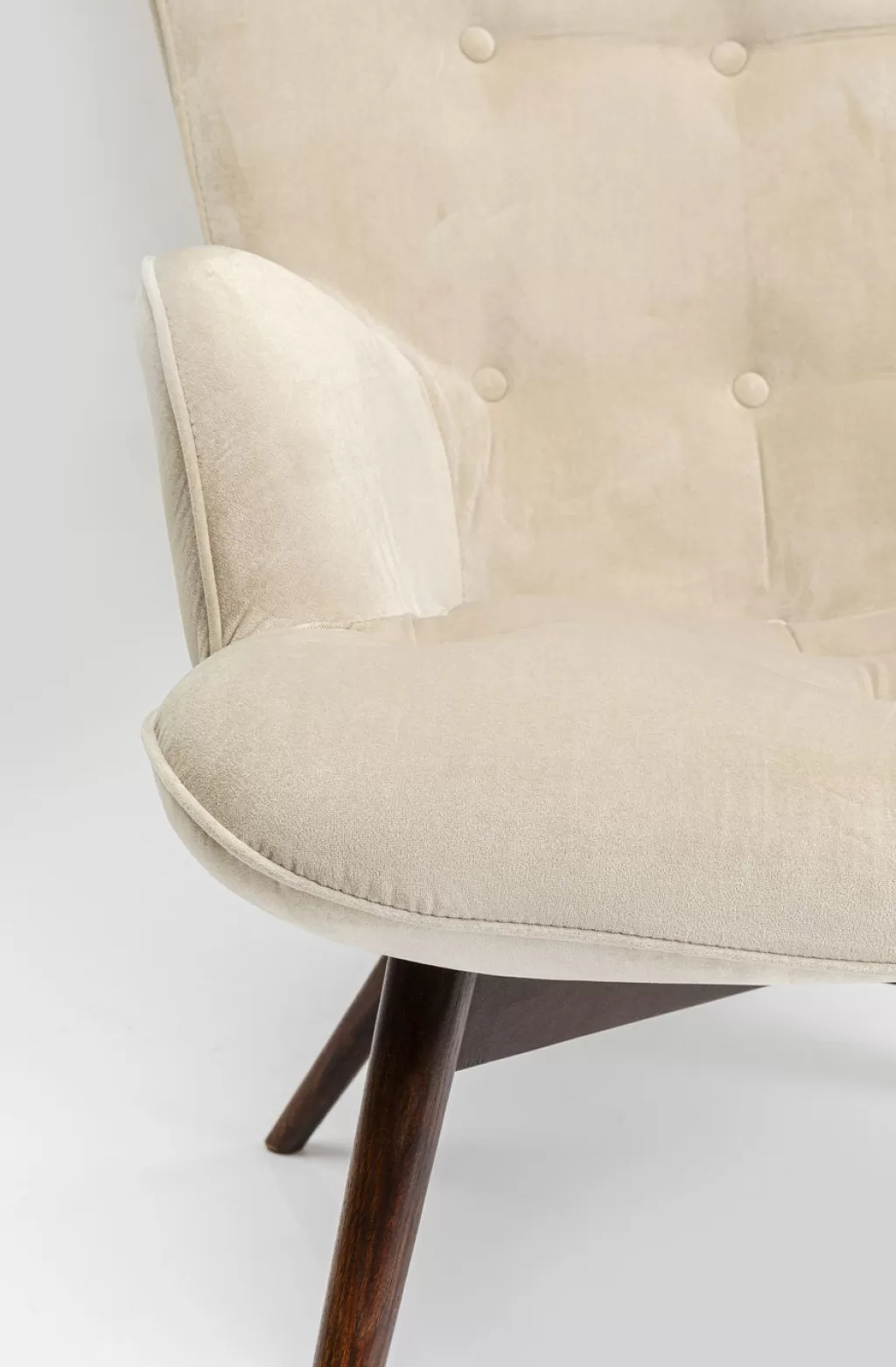 Fauteuil design scandinave Vicky Novara - Confort premium en tissu beige sable - Collection KARE